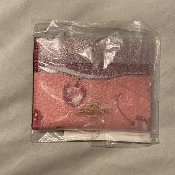 🍒Coach Slim ID Card Case with Cherry Print 🍒 - Picture 3 of 6